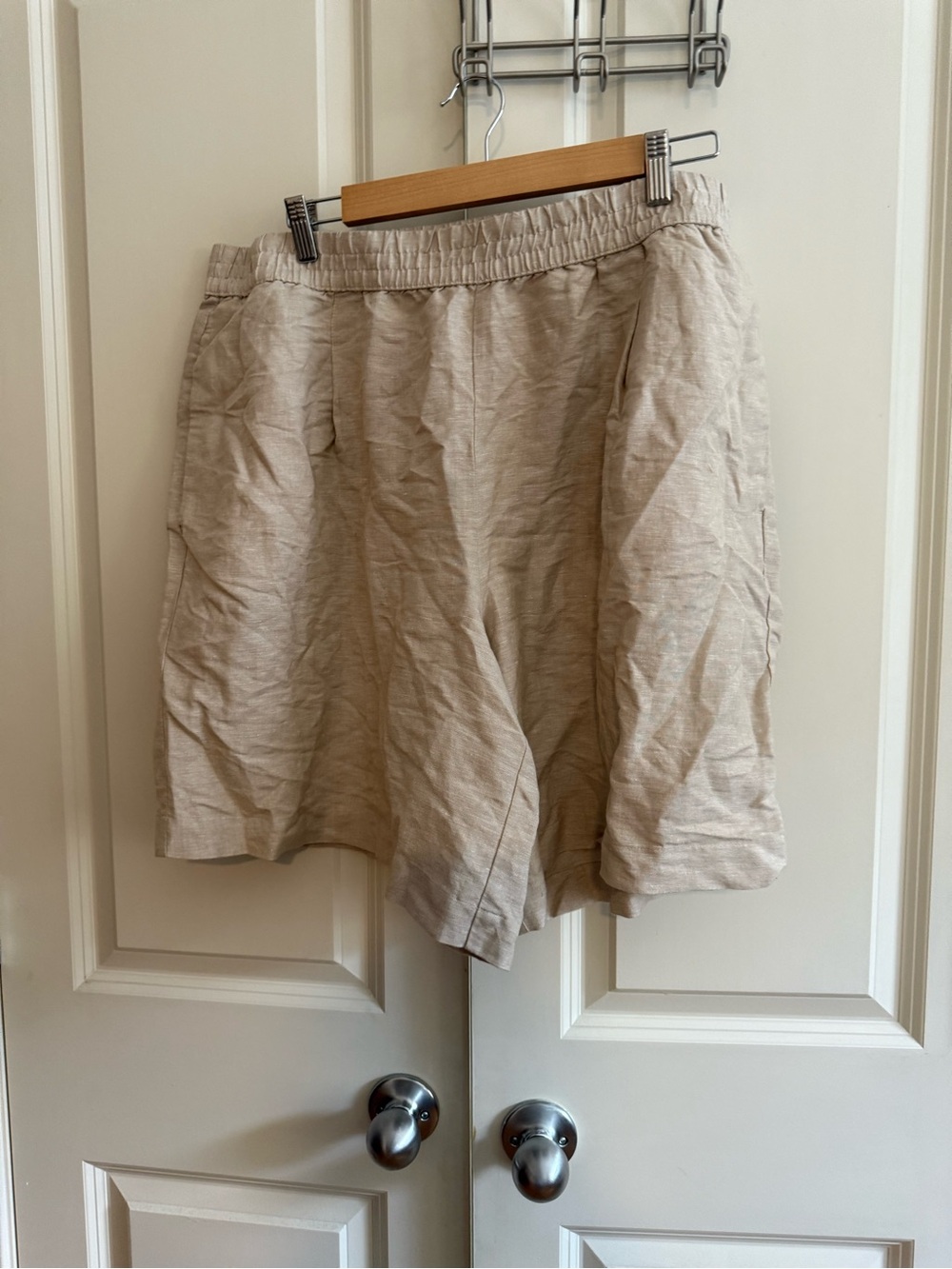 LOFT Linen-Blend Elastic-Waist Shorts - Beige